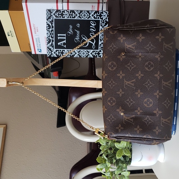 Louis Vuitton Favorite MM Monogram - Picture 2 of 16